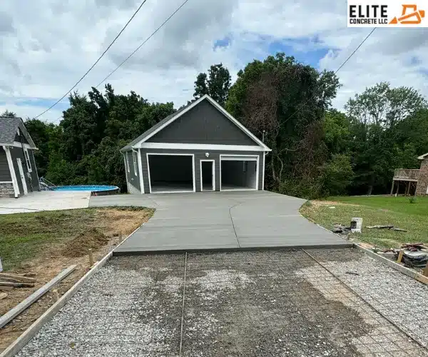view of the freshly constructed detached garage